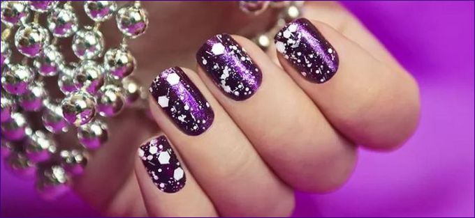 Flydende Glitter Nail Art